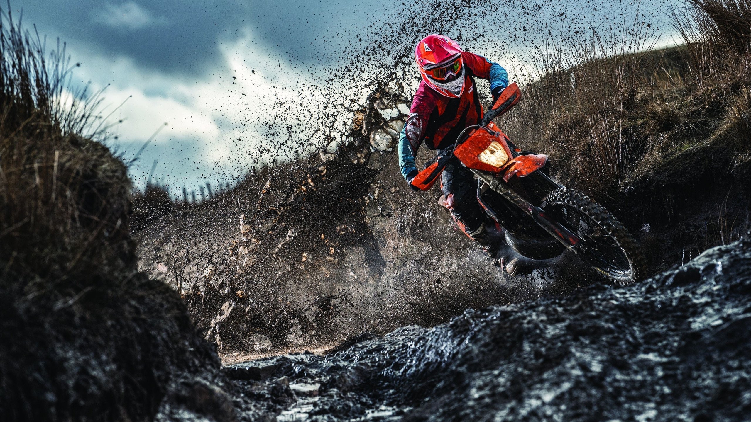 切尔西后腰站位精准破坏对方传导，切尔西呆过的边后卫